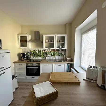 Apartment Mit Familienfreundlichem Garten *