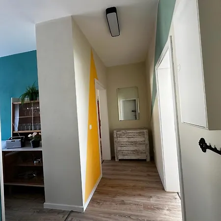 Mit Familienfreundlichem Garten アパート *